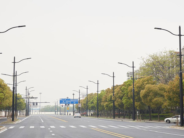 What is The Difference Between LED Solar Street Light And Normal Street Light