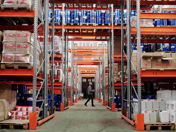 4 Reasons to Replace Warehouse Lighting with LED Sources