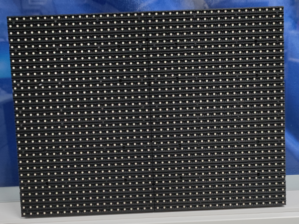 Comparing Black LEDs and White LEDs in Display Screens