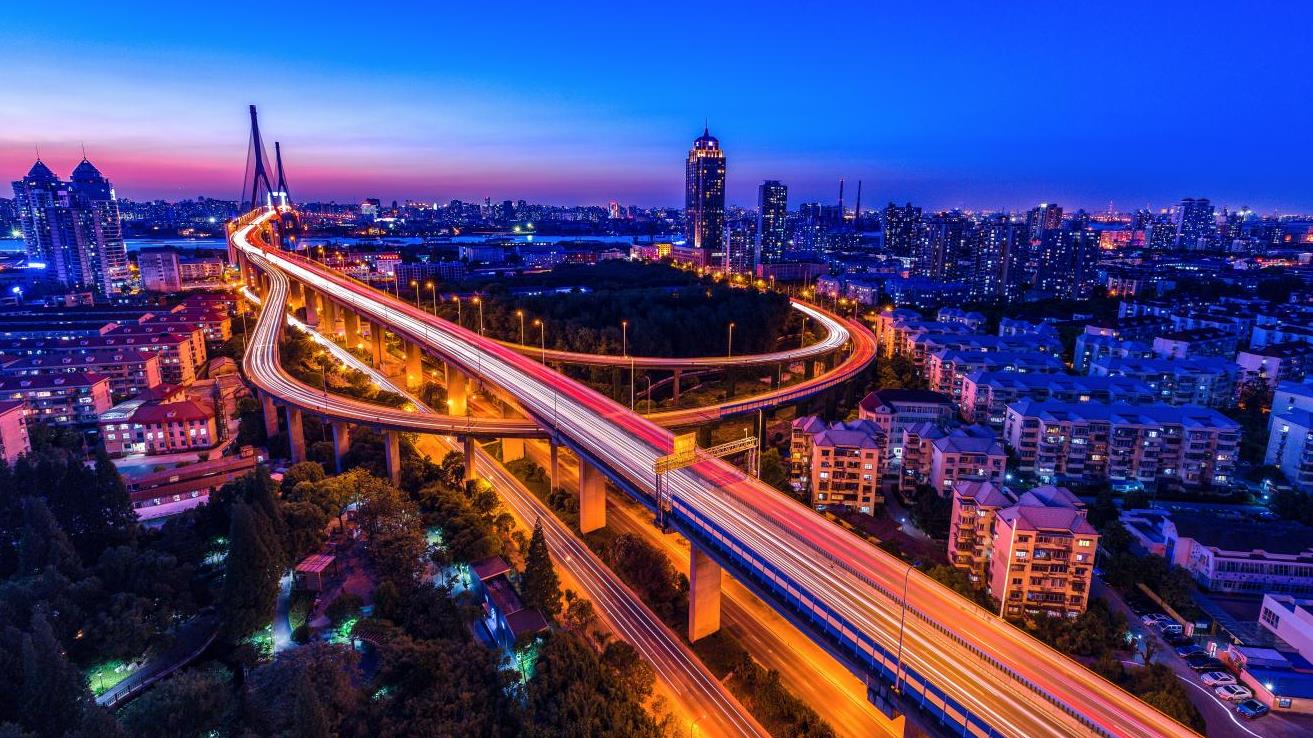 road lighting,LED street lights,street light brightness,road safety lighting,urban road lighting