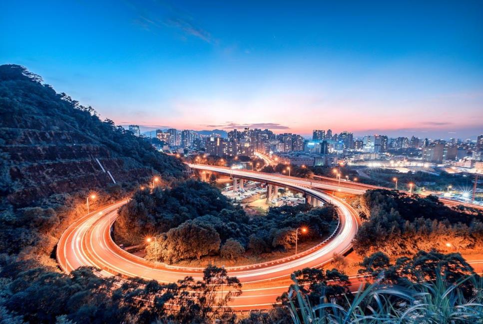 Long-exposure photography of vehicle lights
