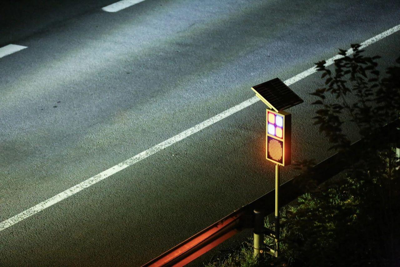 smart traffic warning system, LED strobe warning device, highway safety solutions