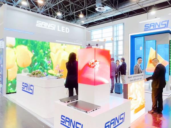 New Retail Stores Adopt Transparent LED Screens to Create Virtual-Physical Fusion Display Windows