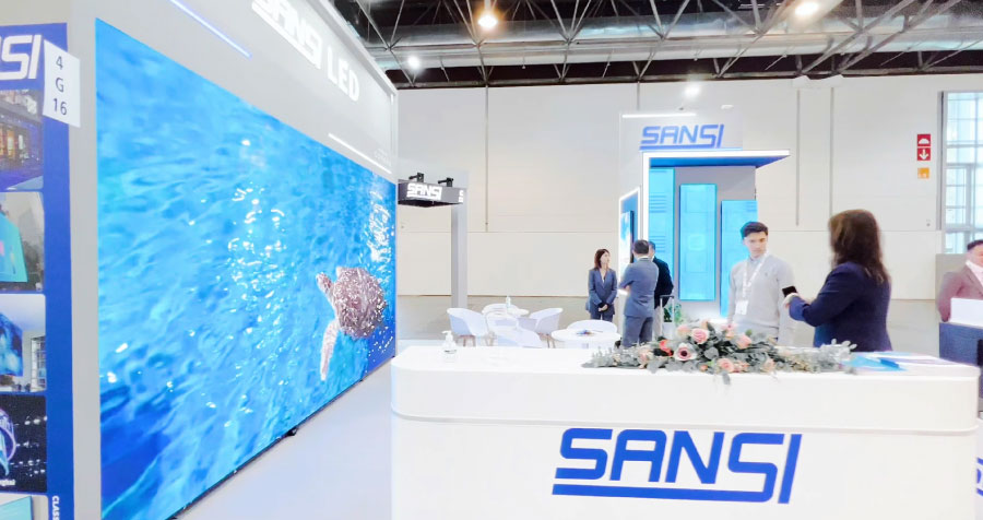 transparent LED screens, new retail display, virtual-physical fusion, digital storefront