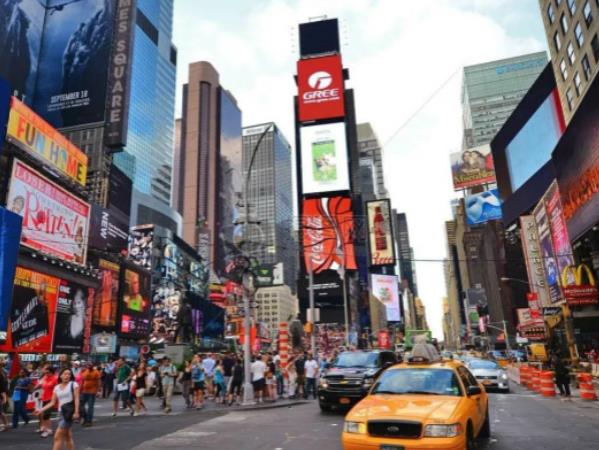 New York Times Square Installs Foldable LED Display with 15-Second Transformation Capability for Multi-Scenario Adaptation
