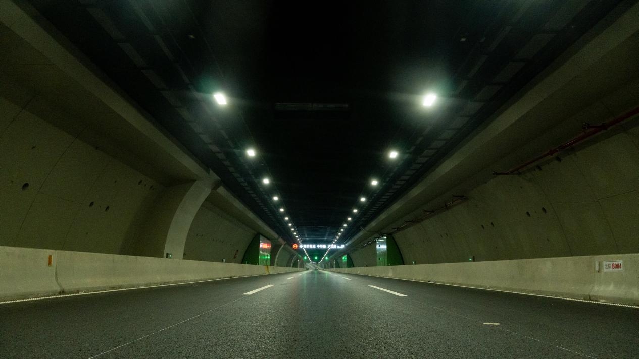 Sansi tunnel lighting, Beiheng Passage Tunnel case study, urban tunnel lighting solutions, LED reflective tunnel lights, intelligent traffic guidance systems
