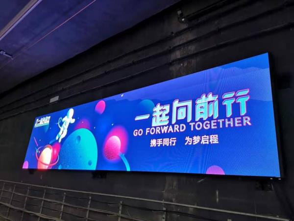 Application and effect of GOB technology in subway commercial display scene