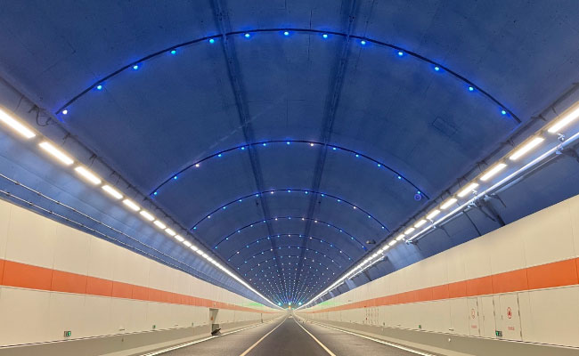 Sansi Lighted up the First Tunnel of the Yellow River